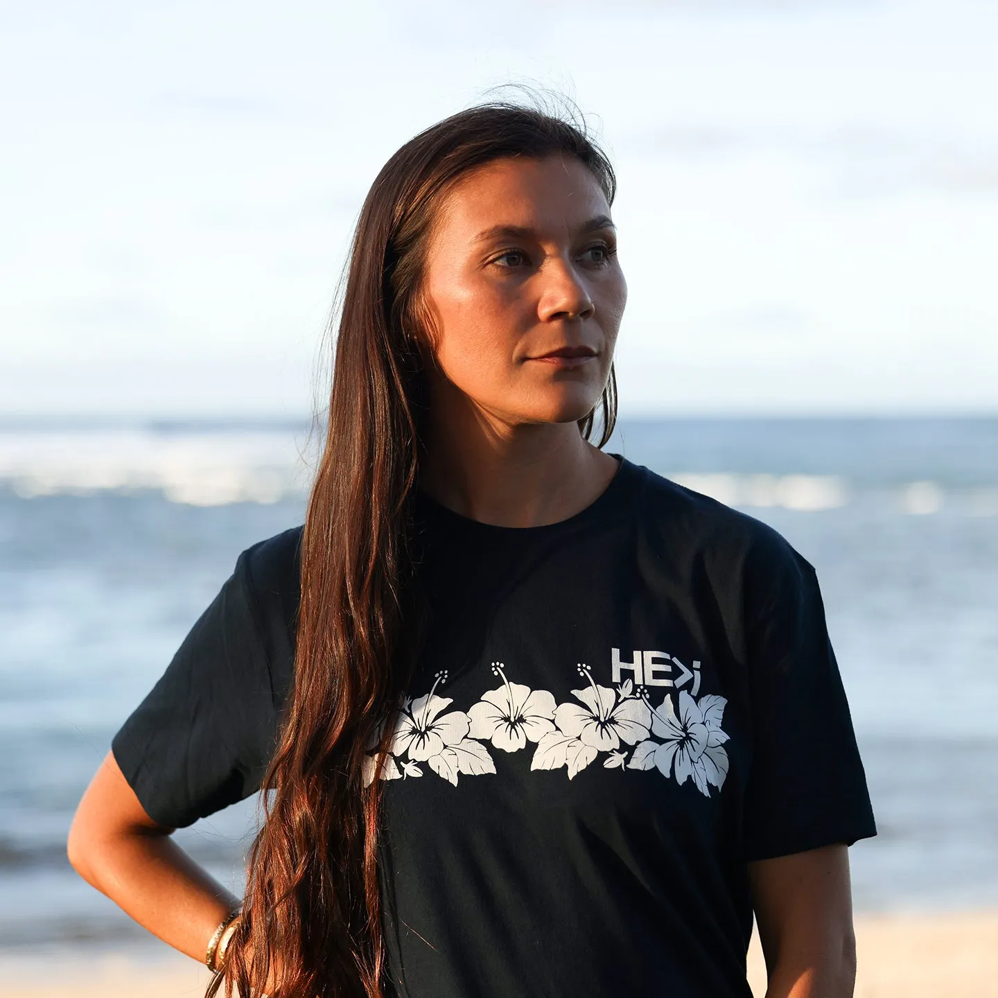 ALOHA FRIDAY TEE IN MIDNIGHT NAVY