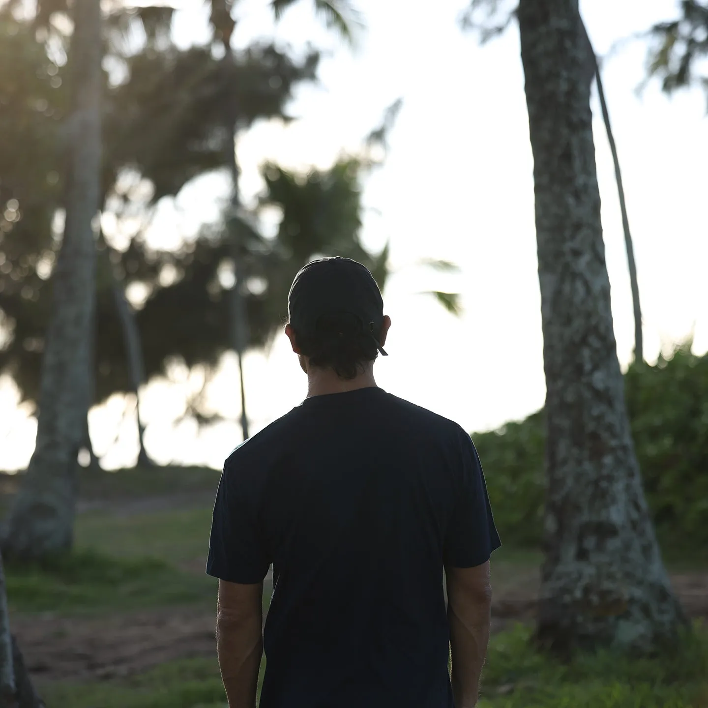 ALOHA FRIDAY TEE IN MIDNIGHT NAVY