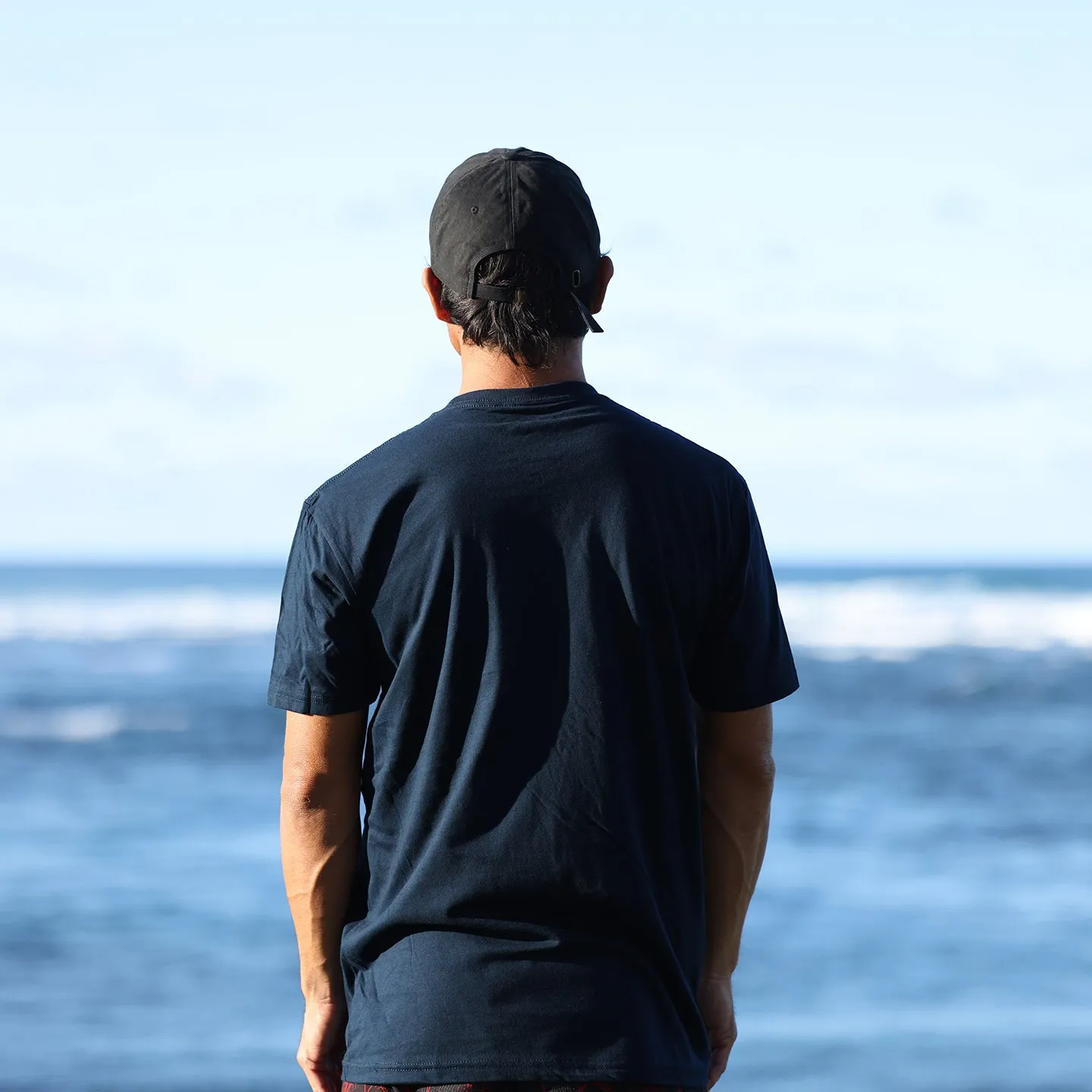 ALOHA FRIDAY TEE IN MIDNIGHT NAVY