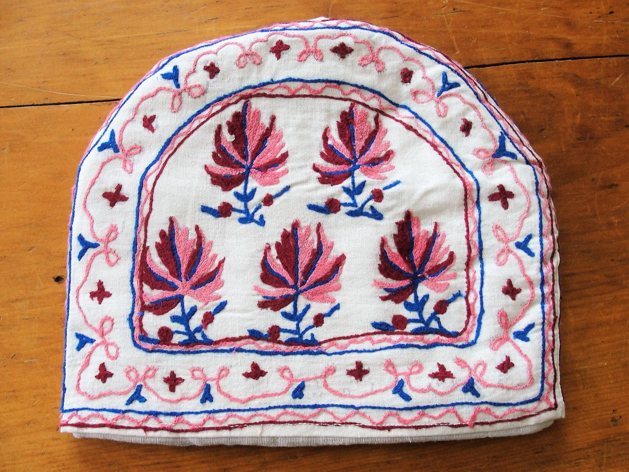 CHARMING Vintage 30s Tea Cozy,Embroidered Blue Pink Floral Design,Tea Cosy,Original Liner,Tea Time, Farmhouse,French Country,Vintage Linens