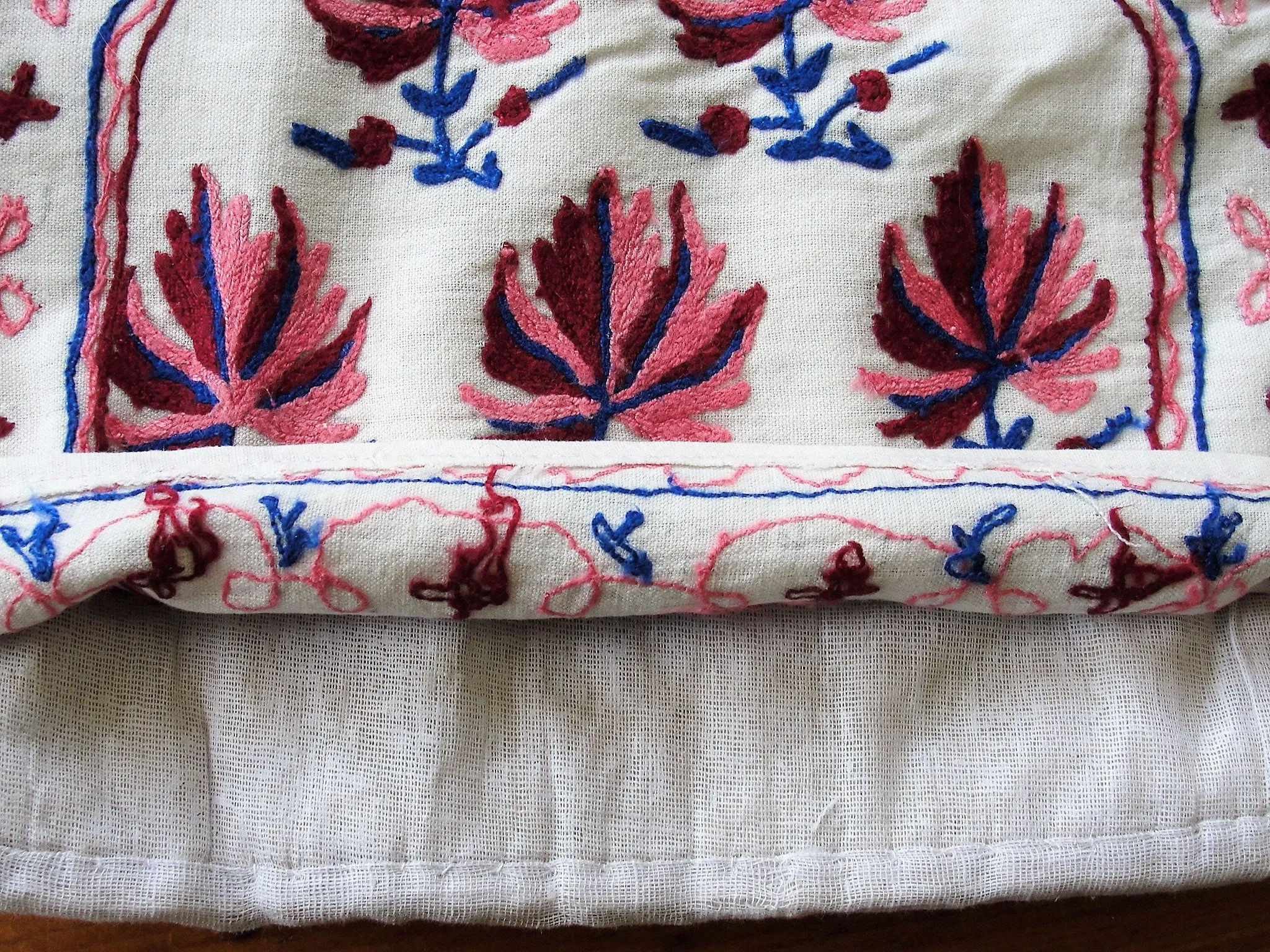 CHARMING Vintage 30s Tea Cozy,Embroidered Blue Pink Floral Design,Tea Cosy,Original Liner,Tea Time, Farmhouse,French Country,Vintage Linens