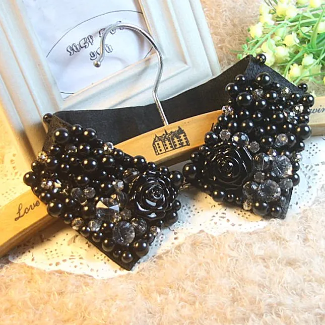 Dainty - Detachable Rhinestone Feather Collar
