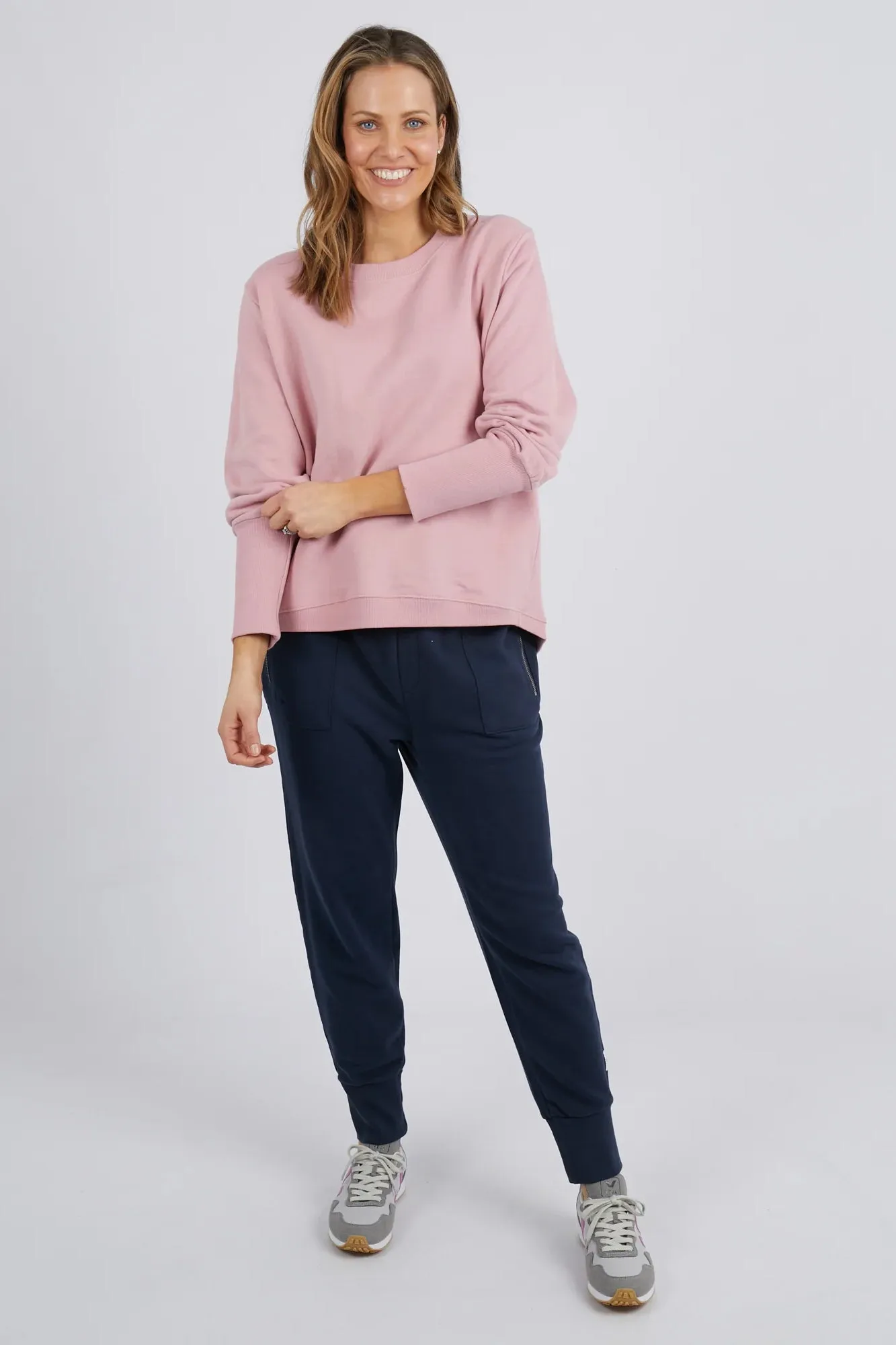 Divine Cosy Crew in Dusty