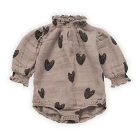 SPROET & SPROUT MUD HEART PRINT ROMPER