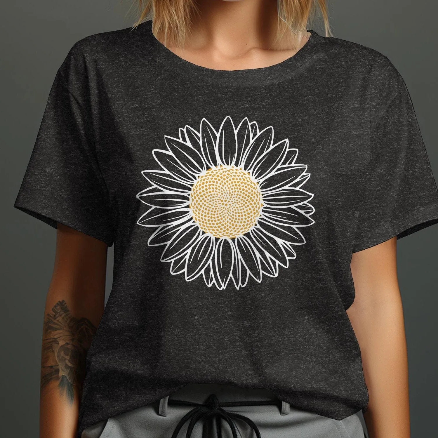 Sunflower Graphic T-Shirt, Floral Artwork Tee, Summer Casual Shirt, Trendy Botanical Design, Comfortable Everyday Tank